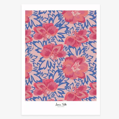 Affiche Nina de Sonia Talbi, motif floral généreux sur fond rose pâle.