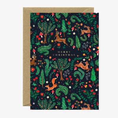 Carte de vœux Enchanted Forest illustrée avec une forêt mystérieuse festive.