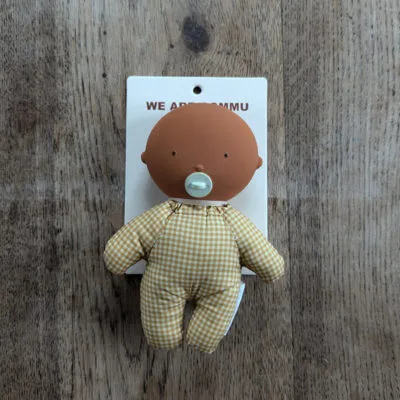Poupée Bébé Gommu corps mou Almond, matière naturelle, sûre pour les enfants.