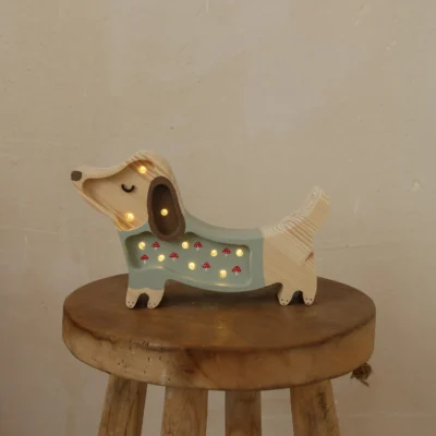 Veilleuse chien Vert champignons de Little Lights, lampes pour enfants accessibles.