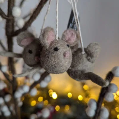 Lot de 3 petites souris à suspendre à la main en laine feutrée - Gry & Sif.