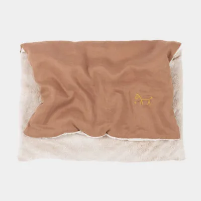 Noisette - Nobodinoz, couverture d'hiver brodée L1N0 en lin français détail broderie cheval.