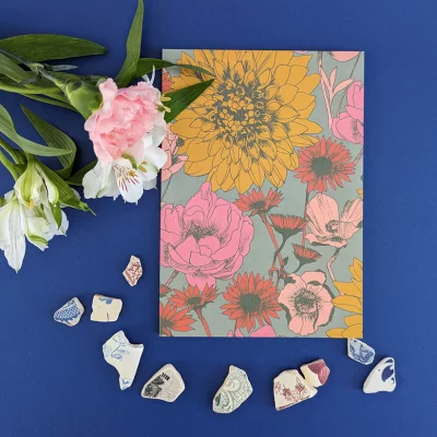 Carnet de notes A5 - Alice avec illustration florale, idéal pour croquis et écriture.