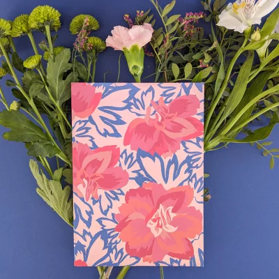 Carnet de notes A5 - Nina, avec illustration florale vibrant de Sonia Talbi.