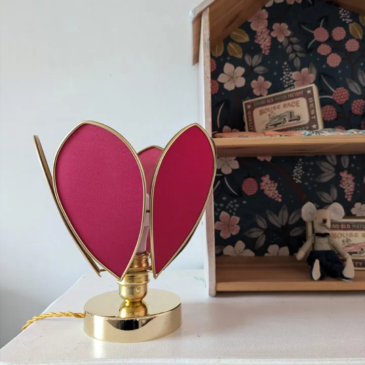 Lampe fleur à poser couleur rose des bois Silly & Billy
