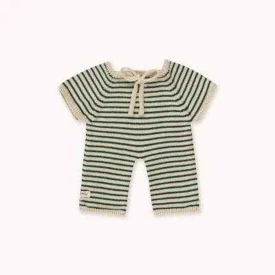 Combinaison longue GOMMU rayée vert doux et sable pour jeu créatif.