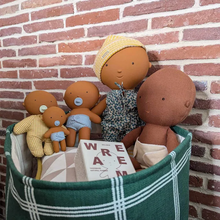 Assortiment de bébés Gommu de différentes tailles en hévéa et en lin - We Are Gommu.