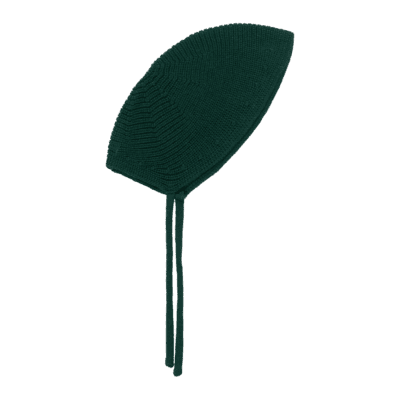 Bébé portant un Bonnet à cordon Big Gommu Vert, produit bio GOMMU.