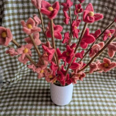 Tige de fleurs en feutre – Gry & Sif