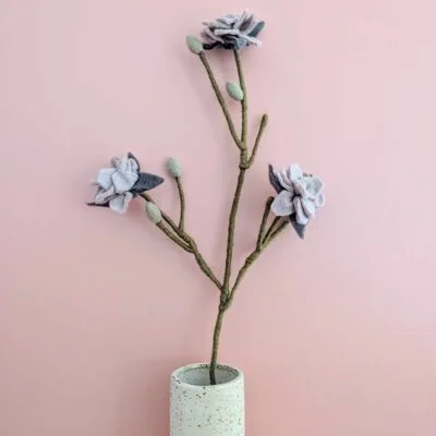 Branche de magnolia en feutre vieux rose de la marque Gry & Sif