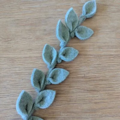 Grande branche d'eucalyptus en feutre - Gry & Sif