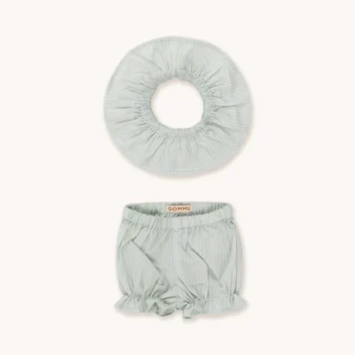 Short et col en popeline Gommu avec des rayures verticales bleu ciel et sable, de la marque We are Gommu