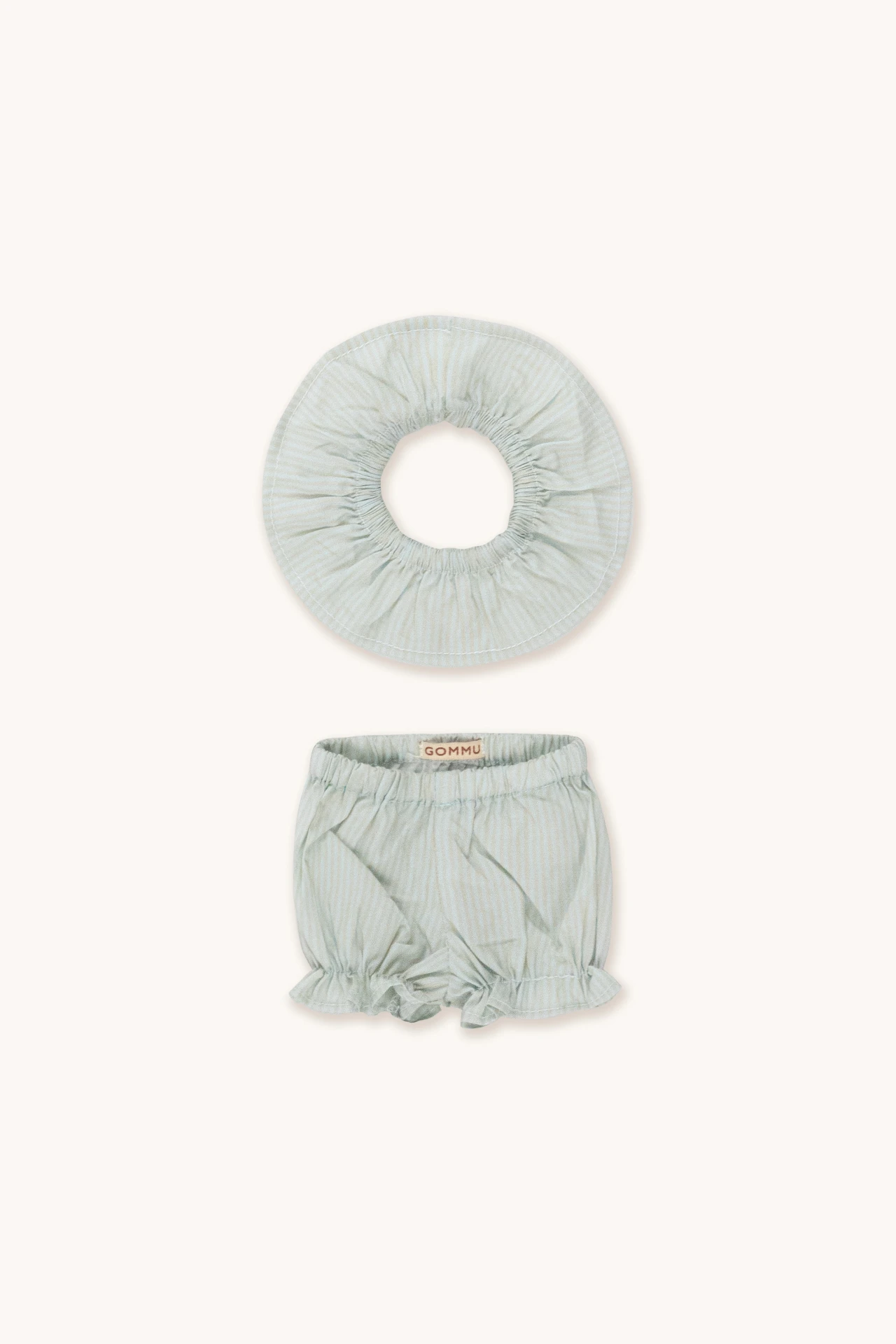 Short et col en popeline Gommu avec des rayures verticales bleu ciel et sable, de la marque We are Gommu