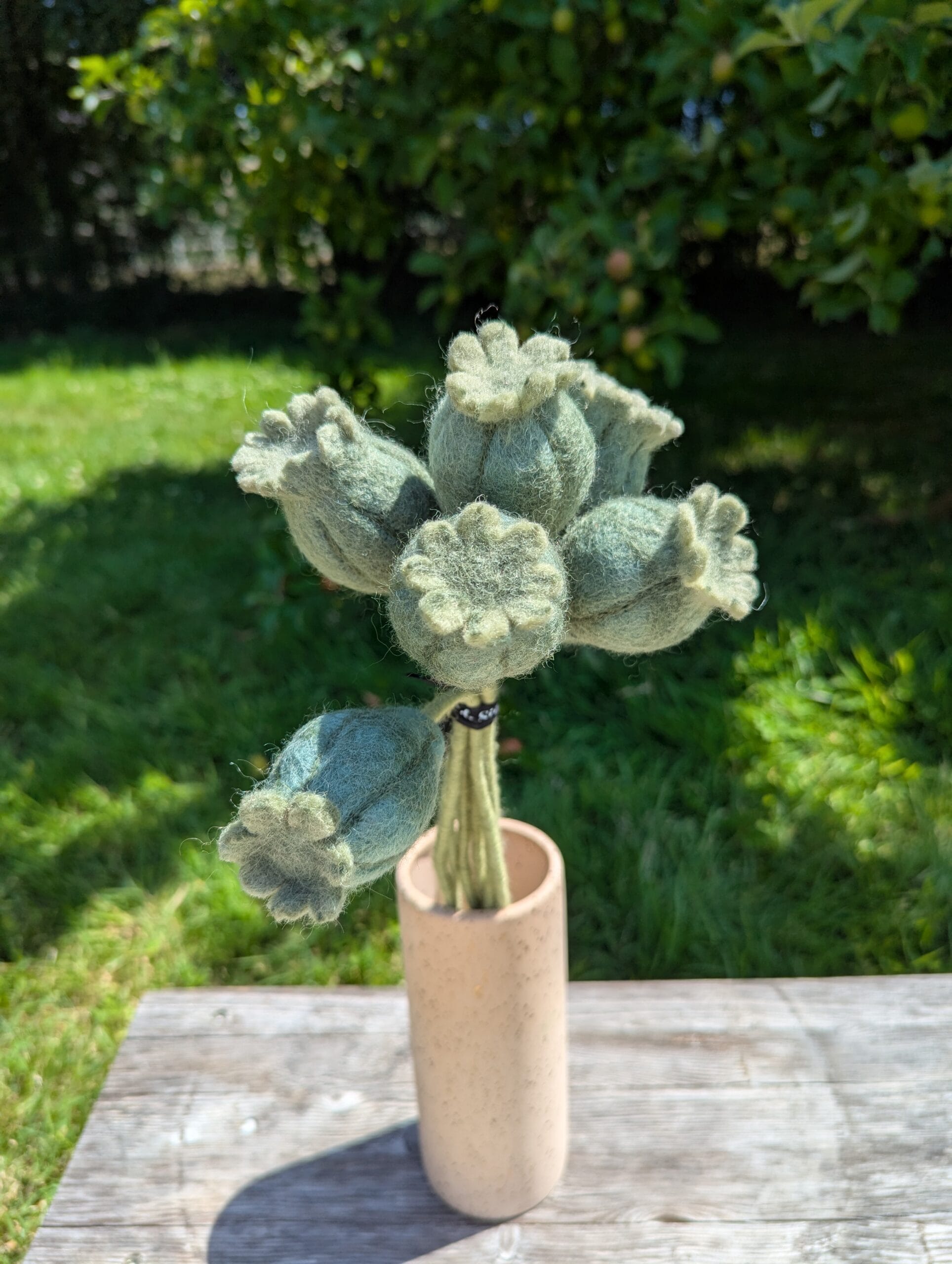 Capsule de coquelicot en feutre (poppy seed) de Gry & Sif - bouquet de 6 capsules