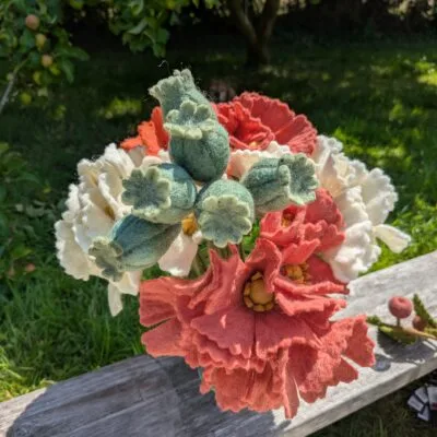 Fleur de coquelicot en feutre Gry & Sif - bouquets de coquelicots