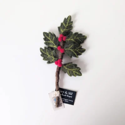 Mini branche de houx en feutre Gry & Sif