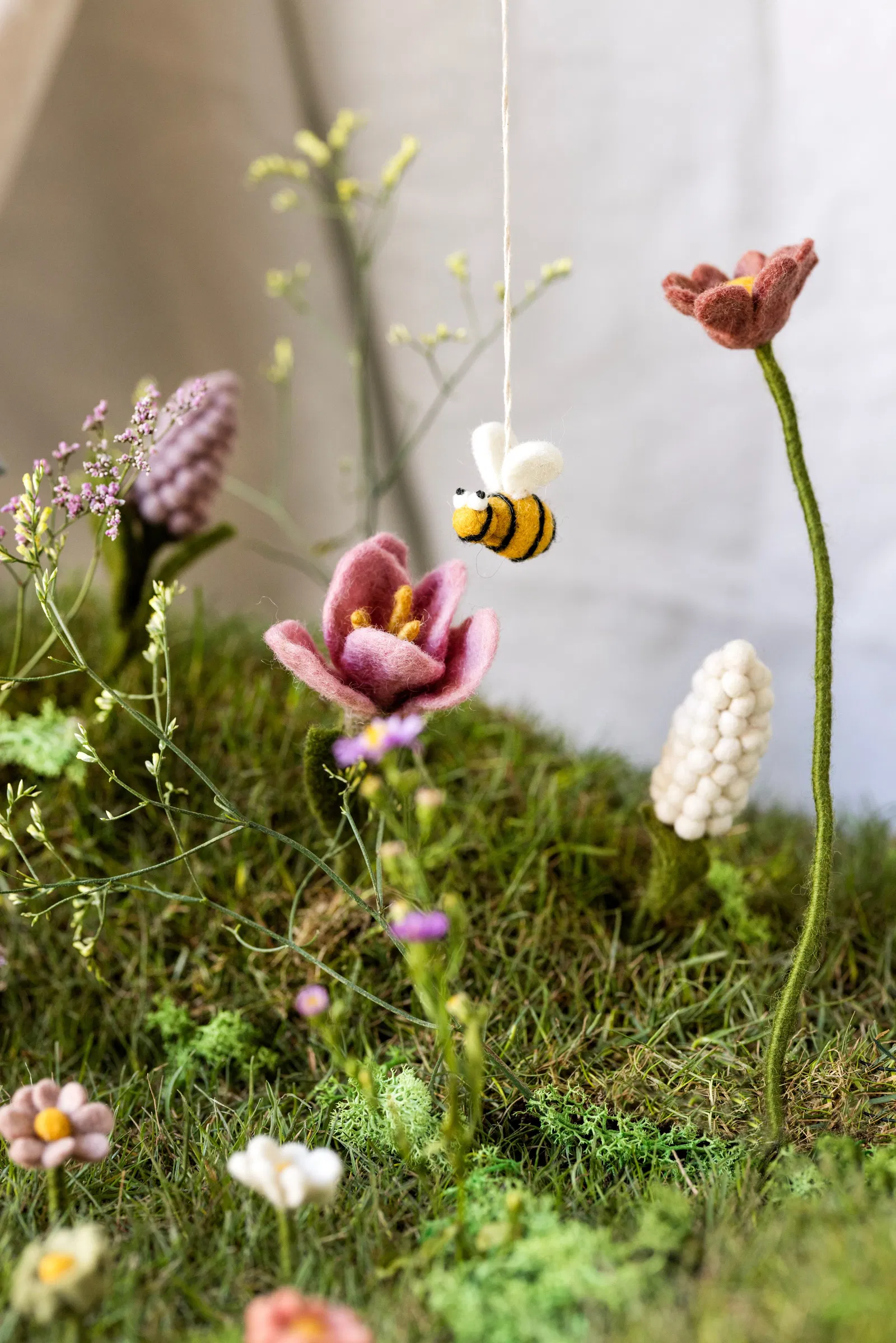 Lot de 3 abeilles à suspendre en feutre - Gry & Sif – Image 3