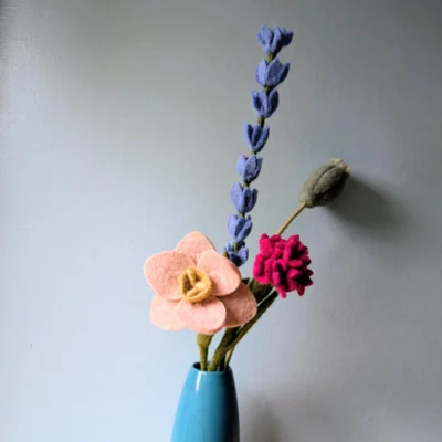 Bouquet Daravanh fleurs en feutre Gry & Sif