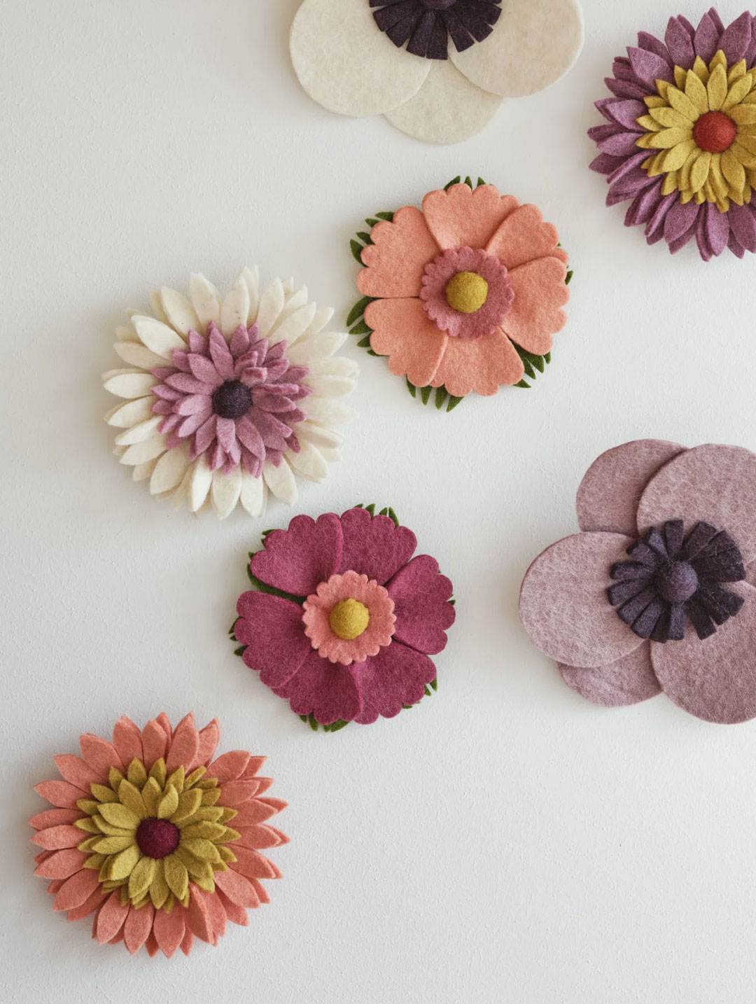 Gerbera de décoration murale en feutre 16 cm - Gry & Sif – Image 2