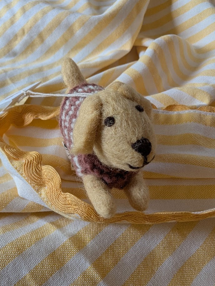 Labrador au pull tricoté à suspendre de Gry & Sif
