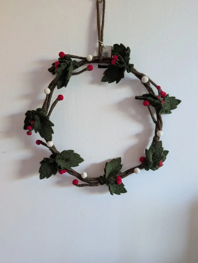 Couronne de houx en feutre 25 cm – Gry & Sif – Image 2